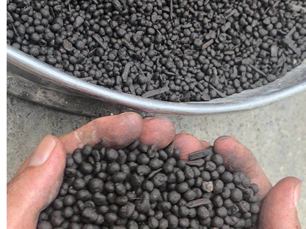 Why do cow dung organic fertilizer processing plants like to produce granular fertilizers?
