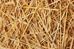 Why is a certain amount of straw added as an auxiliary raw material during fermentation?