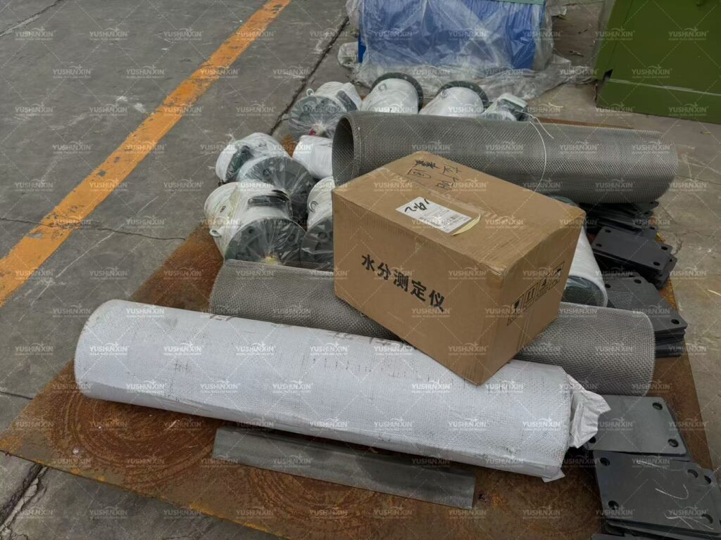 Organic fertilizer production equipment loaded on a truck at the Yushuxin factory for shipment to Thailand