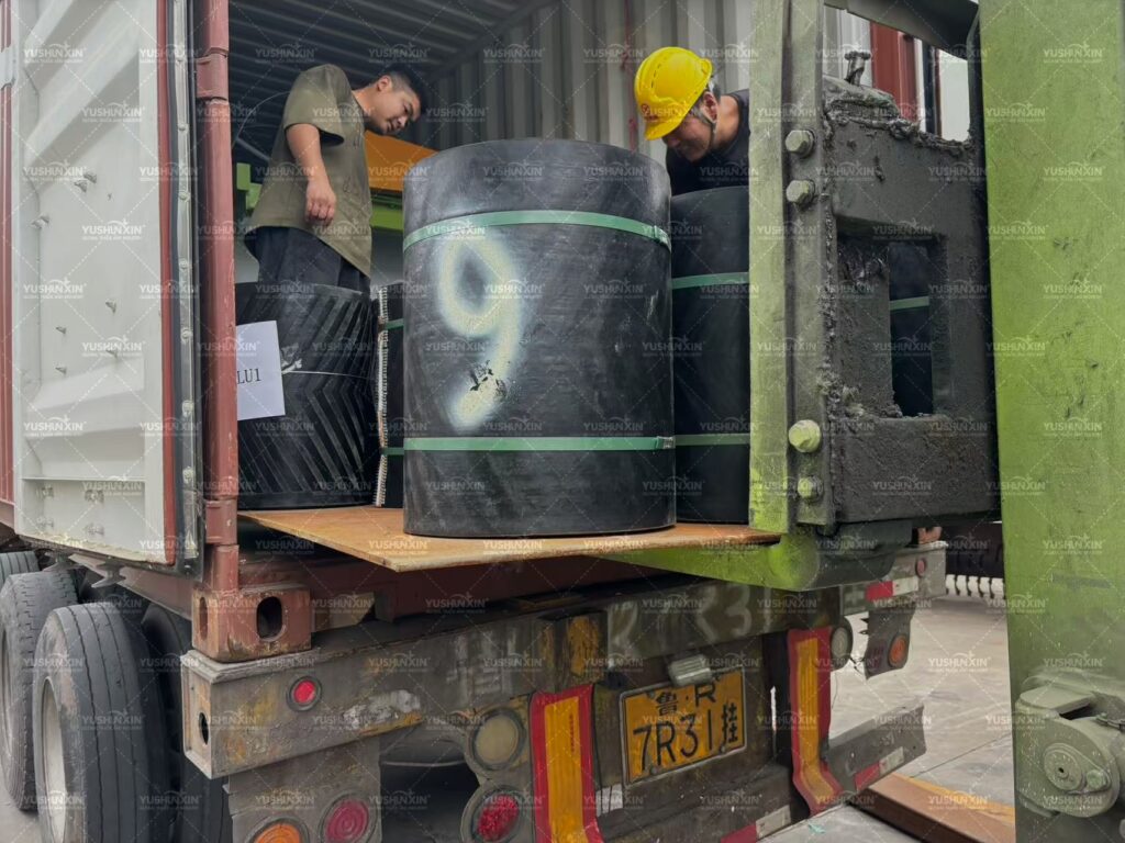 Organic fertilizer production equipment loaded on a truck at the Yushuxin factory for shipment to Thailand