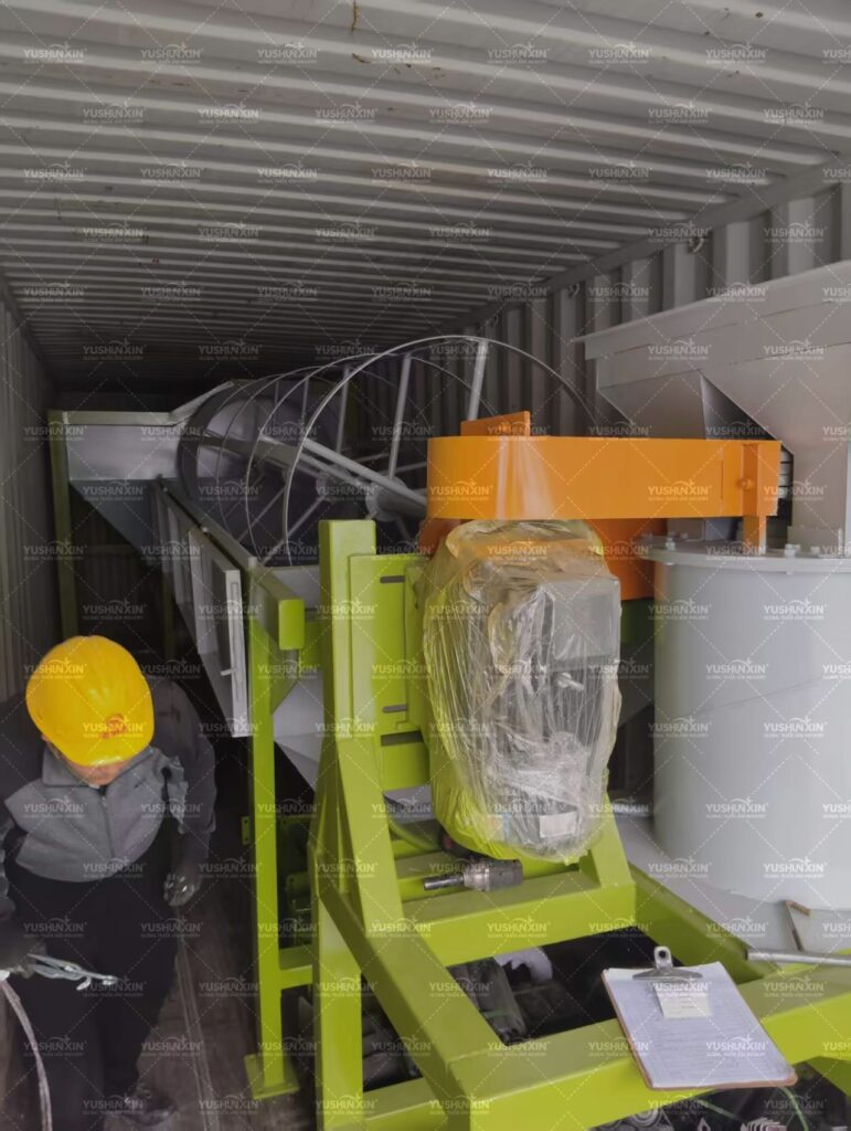 Organic fertilizer production equipment being loaded at the Yushuxin factory for shipment to Chile