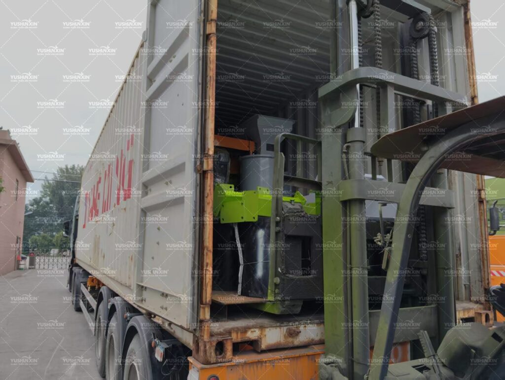 Organic fertilizer production equipment being loaded at the Yushuxin factory for shipment to Chile